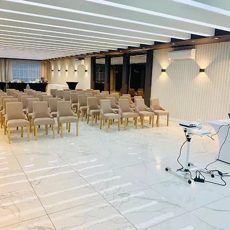 ホテル Elba オストロウェンカ